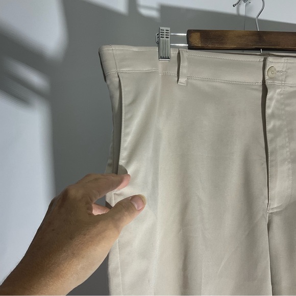 PGA TOUR Men’s 9” Flat Front Horizontal Textured Stretch Golf Short Khaki Sz 40. - Picture 7 of 13